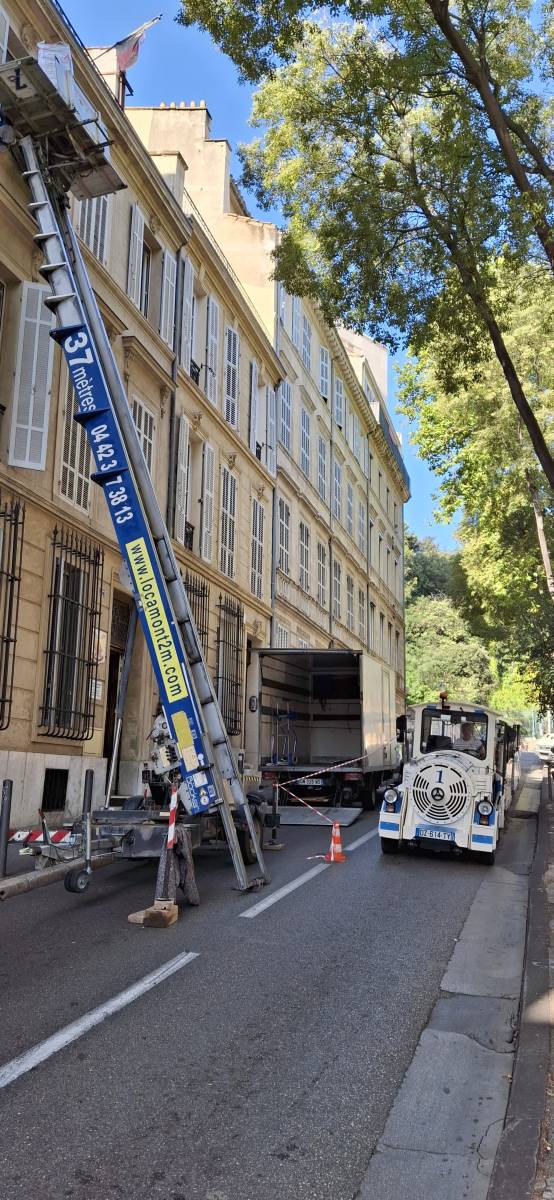 Location de monte-meubles pour déménageur professionnel Marseille Bouches du Rhône